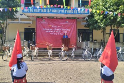 TIẾP BƯỚC CÁC EM ĐẾN TRƯỜNG ( TRAO TẶNG XE ĐẠP)