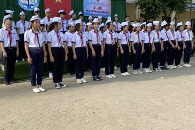 Nhân kỷ niệm 92 năm ngày thành lập Đoàn TNCS Hồ Chí Minh chi đoàn trường tổ chức kết nạp 36 đội viên ưu tú vào Đoàn.
